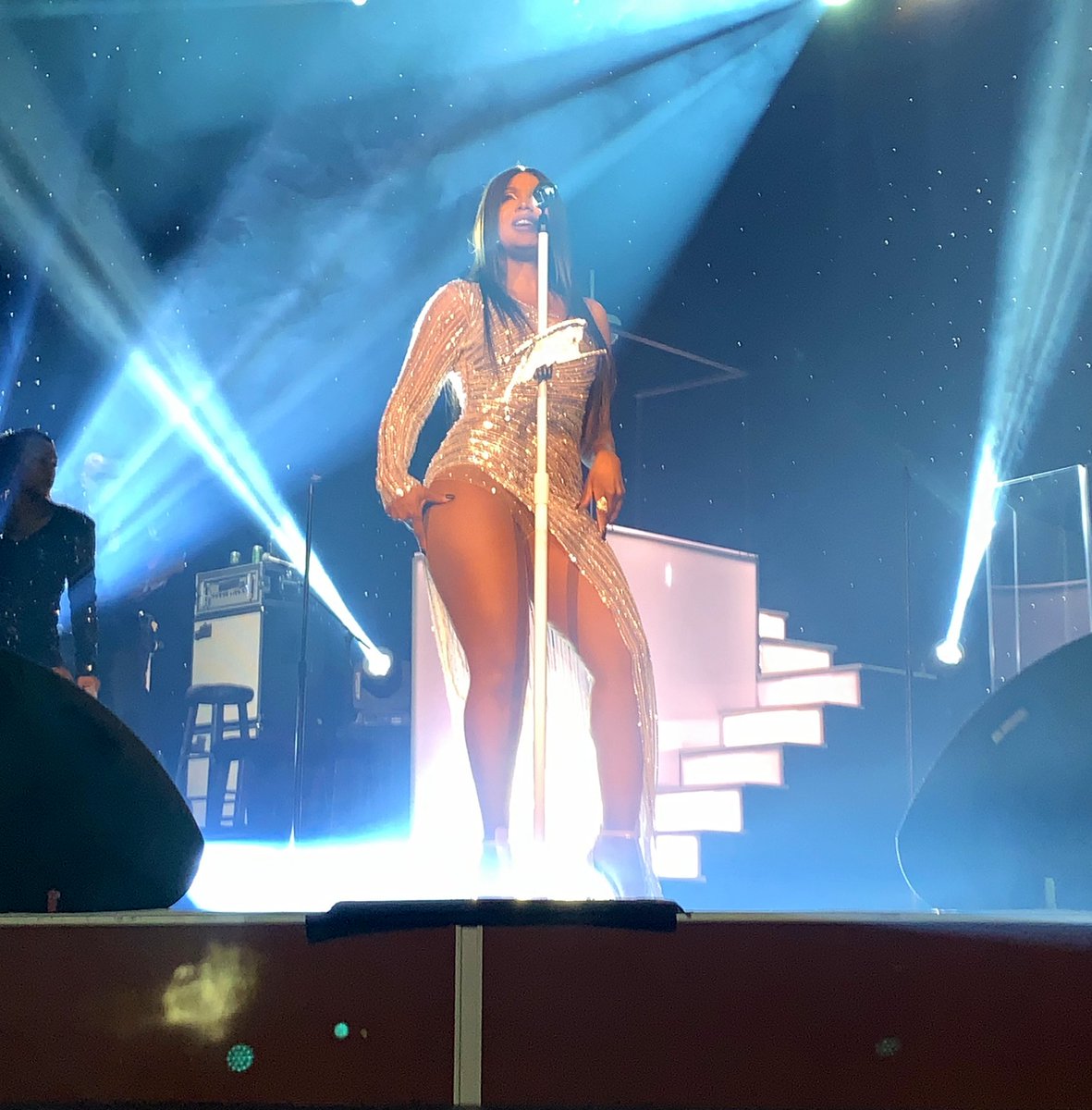 theofficialpt's tweet photo. Thank you for making the visit to Reno EVERYTHING @tonibraxton 😊 your show was PERFECTION! 🥰 https://t.co/wzfoynLtmE