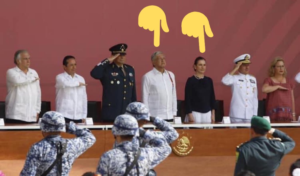 GlodeJo07's tweet photo. Una duda casual, ¿por qué no saludan ni muestran respeto a la bandera como todos los demás? 
Si hubiera sido Peña, ya lo hubieran lapidado mediáticamente. https://t.co/PxnyfcCkxw
