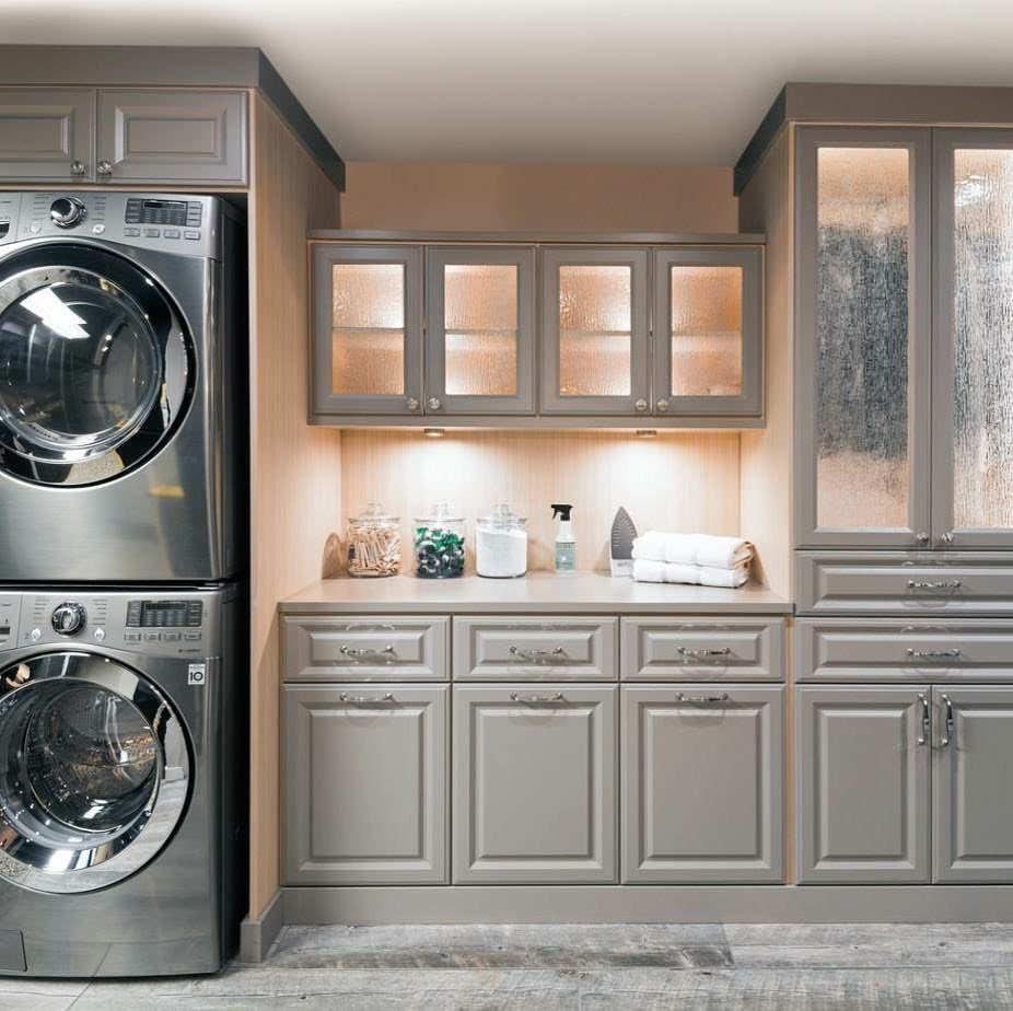 pulosdesigns's tweet photo. If you have to do laundry, you know...for the whole clean clothes thing, the room may as well be both functional and beautiful. 🤔 This one sure is stunning! 😍 #HomeOrganization #OrganizationNerd
📷: @inspiredclosetsct https://t.co/b8AeMAhxoe