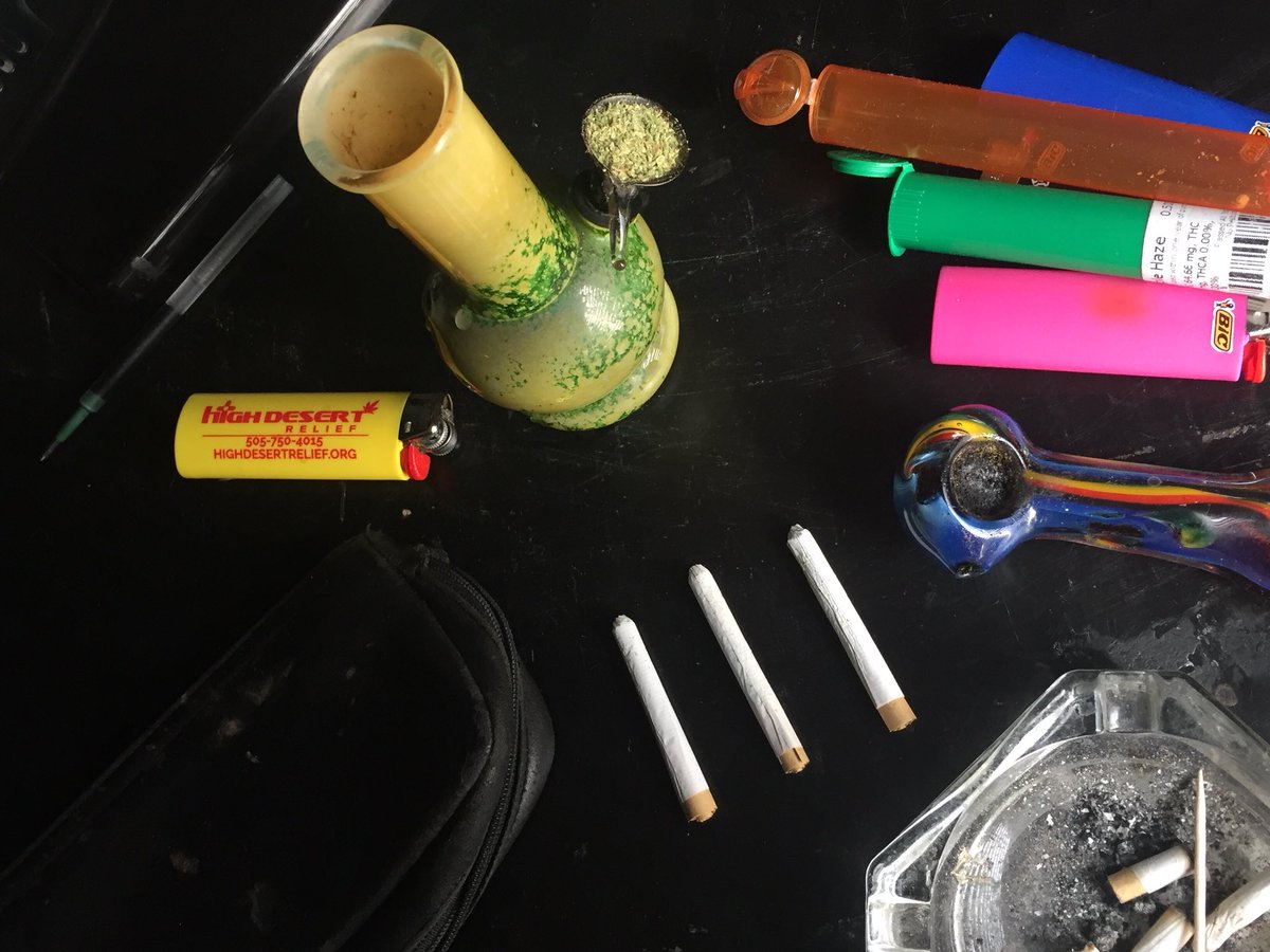 MikeRichardLong's tweet photo. #PotPorn
Believe it or not, there are 7 different strains ground gently into an equal-parts-ratio powder inside those joints!
Rolled lovingly; these are like the best 7 layer burritos ever... but, without the diarrhea afterward.
#ProductPlacement @hdrelief
#makeitthroughtheday https://t.co/AZ9zIFb53l