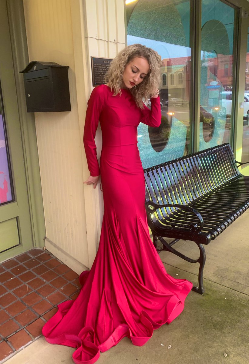 BellesBeaus7's tweet photo. This @SherriHill long sleeve gown is so elegant! ❤️ #sherrihillpromdress #SherriGirl #sherrihill2019 https://t.co/lO6kMamCpi