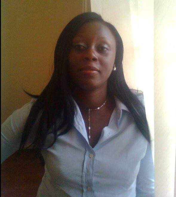 DeleMomodu's tweet photo. "Kalabari N'amayanabo!
We are still counting our losses.
GOOD BYE Ibisaki Amachree
Here lies my beautiful daughter Ibisaki, a post graduate degree holder, full of cheer, love and kindness and mother of two...She was shot dead yesterday by a trigger happy and jittery soldier." Dad https://t.co/Vl5S4E3Zan