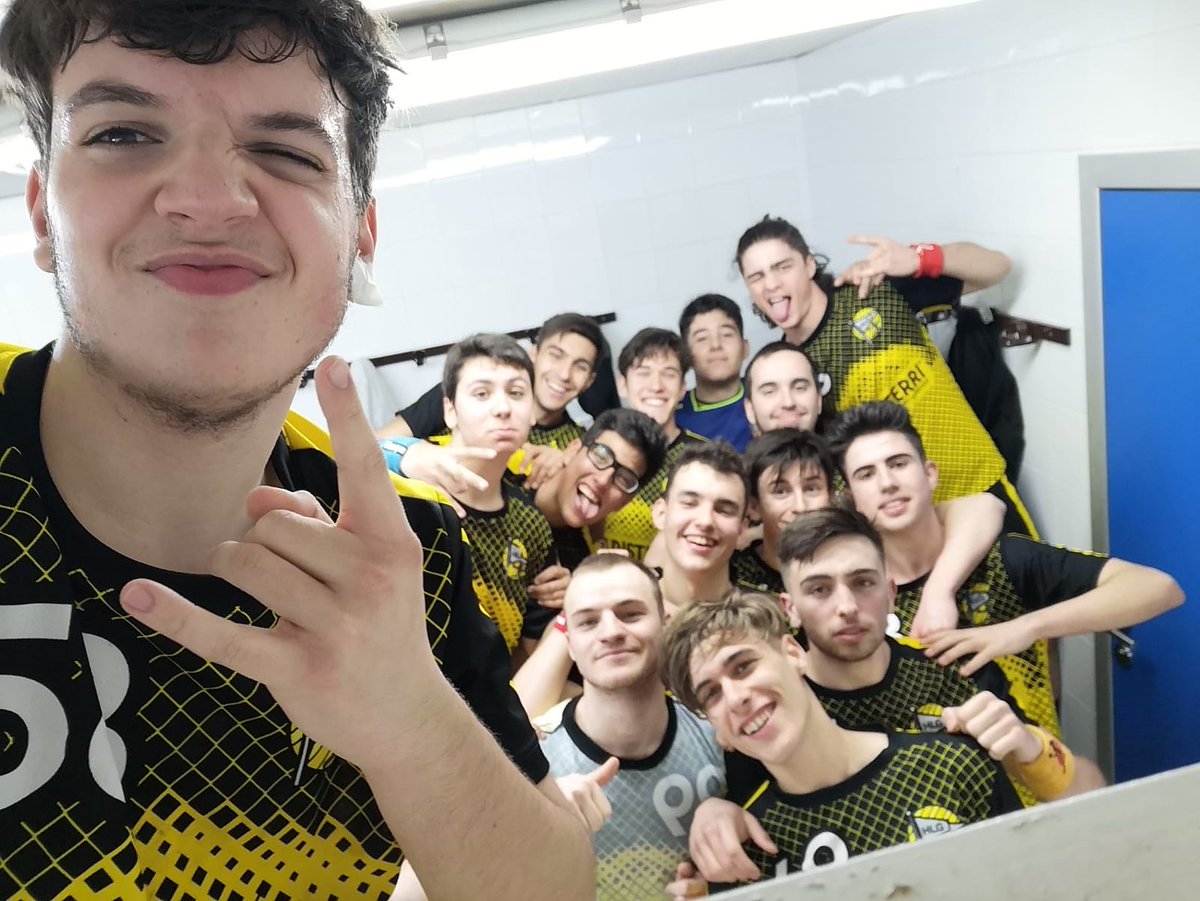 chlagarriga's tweet photo. 🙌🏼 Nova victòria del JUVENIL, que va derrotar al @CHVNG1978 per 30 a 25! L'equip segueix líder i #invicte a la 2a Fase de la #1aCatH 🔥💪🏼
#oídobarra #otraronda https://t.co/YxYQ4HDk8y