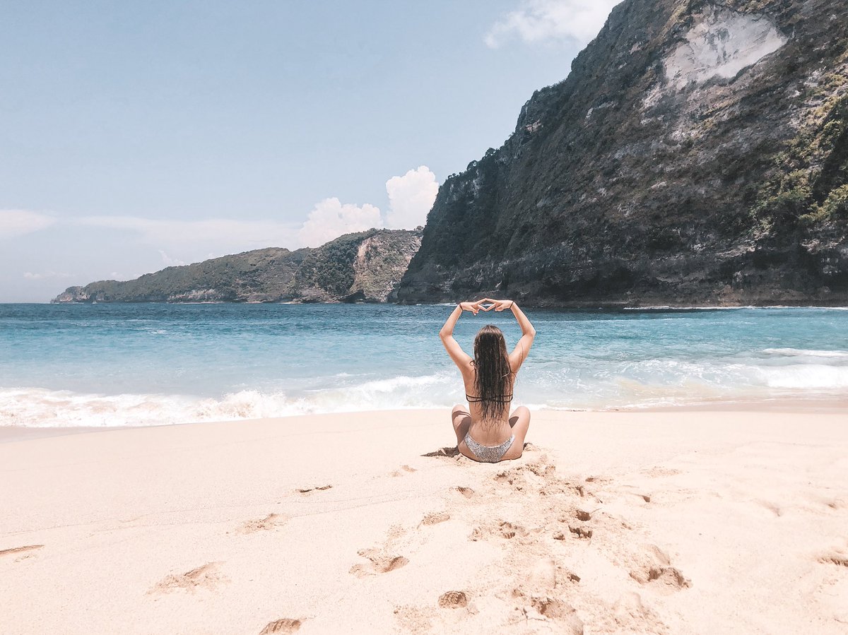 adpi_ssu's tweet photo. Sunday’s aren’t so scary when you’re throwin’ what you know on a beach in Bali ✨ #adpissu #adpitravels https://t.co/sb5zCHzPoZ