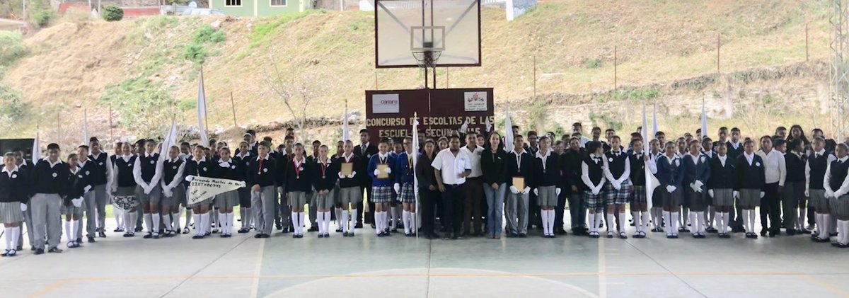 aleatm2's tweet photo. Concurso de Escoltas de Secundarias Comunitarias en San Joaquín. La ganadora de la Región “Popular Calazans” obtuvo un pase directo al Concurso Nacional de la FEMEXBAM que se realizará en el estado de Veracruz. Primera vez que una escolta del @CONAFE_mx en Querétaro asiste. https://t.co/dlRxFURqlp