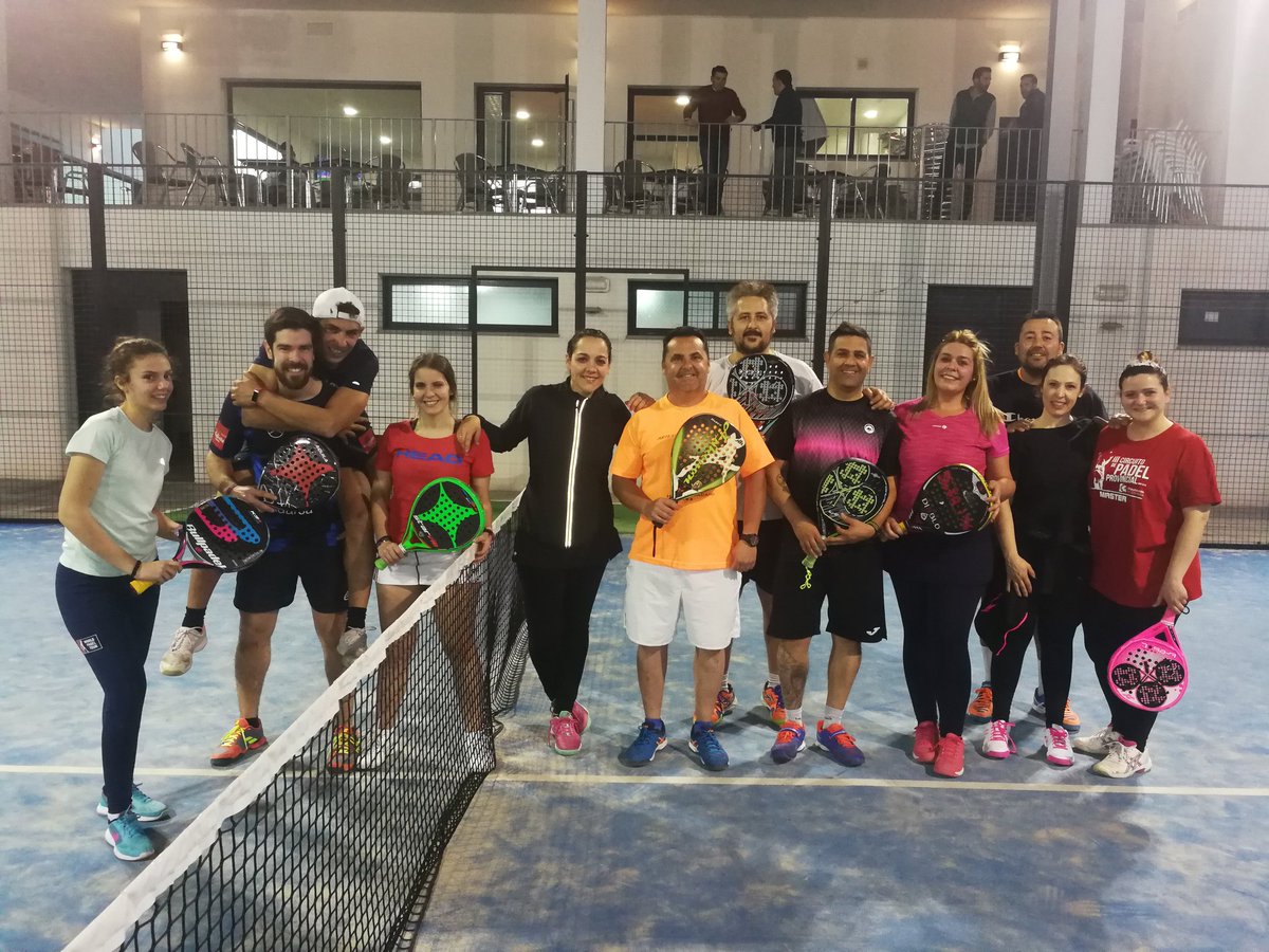 PadelAbad's tweet photo. Enhorabuena a nuestros socios del #clubpadelabad que han jugado el rey de pista mixto organizado por #clubpadelabad mixto en @PadelCrivel, y felicitar a l@s campeones Ramon y Ana 💪💪 https://t.co/5a5IRjkXsb