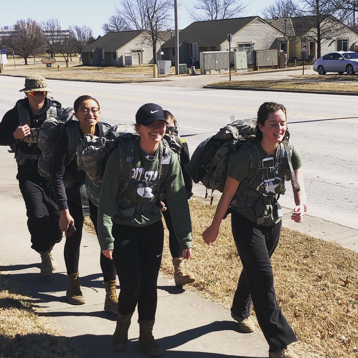 Sunday funday! What are you doing today? Some #sophomores #classof2021 decided to train. How about them #nurses putting in extra work. #warriorswanted #psurotc #armyrotc #traintolead