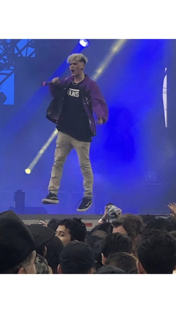 LITkillah's tweet photo. Manden memes con esta foto que me quiero reir un rato🤦🏿‍♂️ https://t.co/YsbPua025y