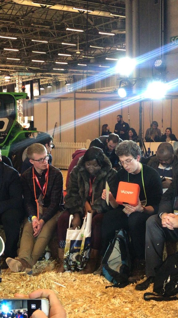 Confagri_ANGA's tweet photo. Atterrati in terra francese i nostri #giovanidiconfagricoltura. 
24/26 Febbraio @sima_paris.
Al via con @VazappHub #contadinner. 
100 agricoltori europei a confronto e le loro storie .
#visitetecniche #crescereinsieme #angafa60 #confrontarsipercrescere #giovanidal1958 #angacè https://t.co/U3Ymz3fO4p
