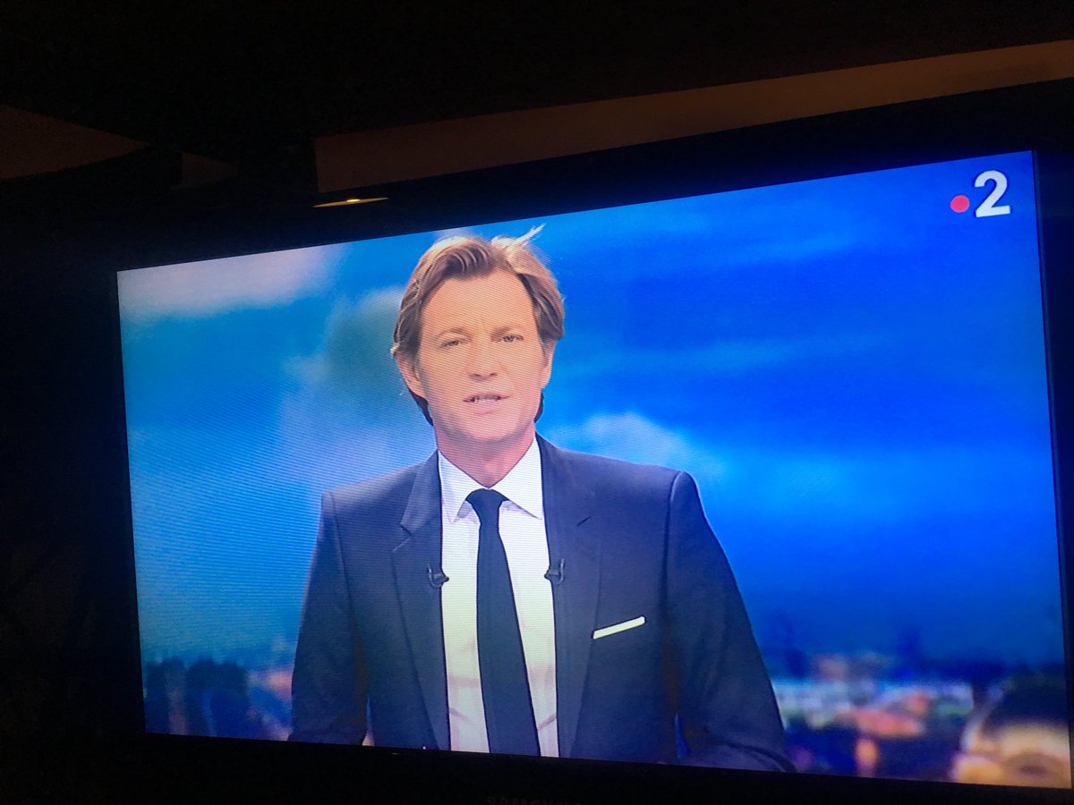 bertrandedel's tweet photo. Mais quel est ce virus qui frappe nos présentateurs de JT? Chacun y va de son «et bien »
La palme à notre Laurent National. Ce soir dans le 20.00 de France2, il nous a offert un «Abdelaziz, et bien, Bouteflika »
Chassez  le naturel....
#20heures #france2  #laurentdelahousse https://t.co/xceLRhl2X4