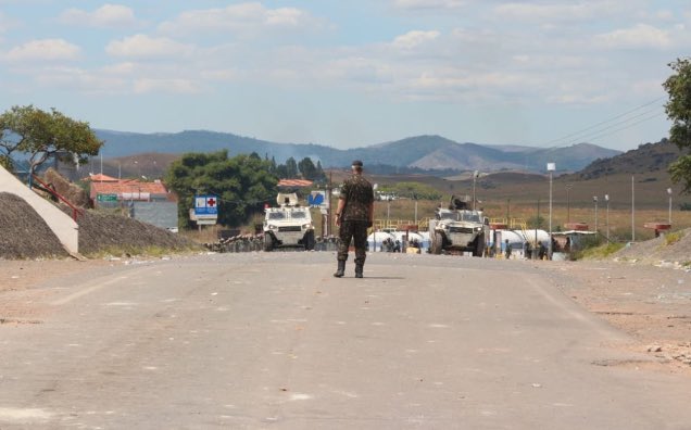 Mikhaeladj's tweet image. #24Feb Tanquetas venezolanas sobrepasan línea fronteriza con #Pacaraima, Brasil, mientras Coronel del Ejército brasileño hace presencia en el lugar 

@realDonaldTrump @marcorubio @VR_VzlaLibre @SecPompeo @jairbolsonaro @AmbJohnBolton @SecPompeo @soldadoDfranela @ARQUITECTY