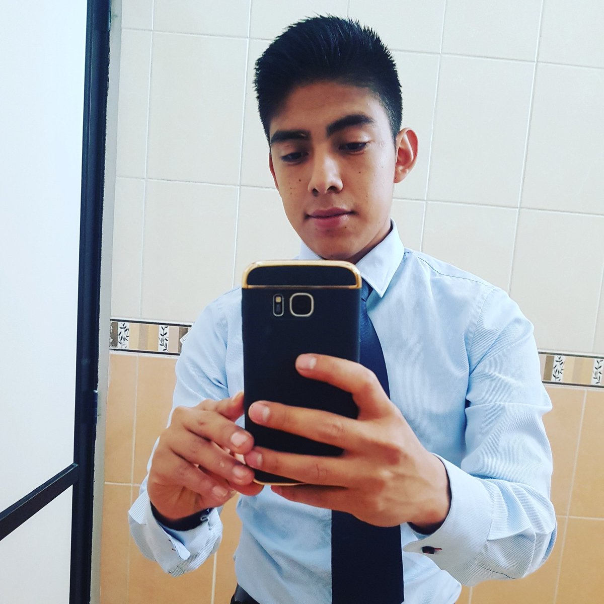 Emmanuel_emani's tweet photo. #NuevaFotoDePerfil https://t.co/RgGiJrGzrH