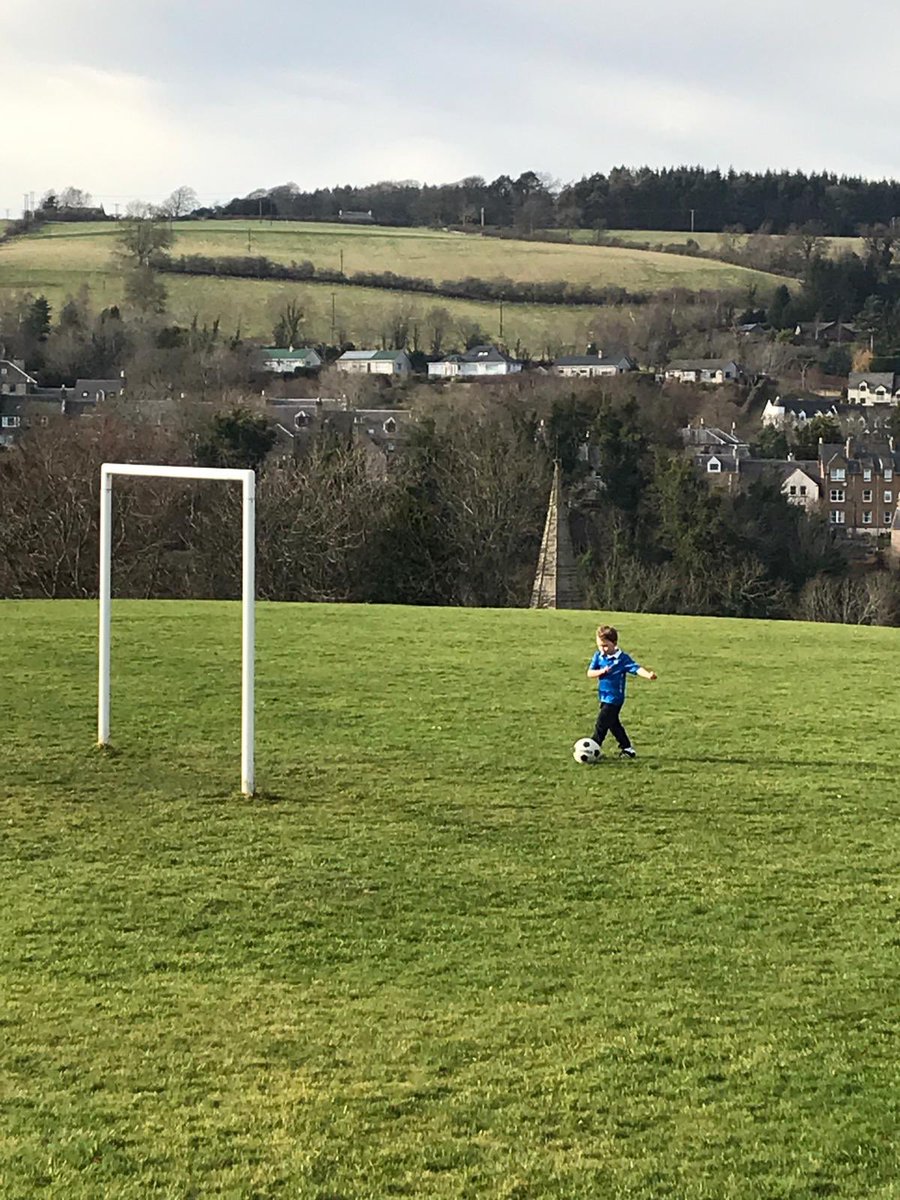 gmkelly1979's tweet photo. Great day for a kickabout. #carlsbergsunday #allleftfoot #lovesanopengoal https://t.co/MZUdYH5BNi
