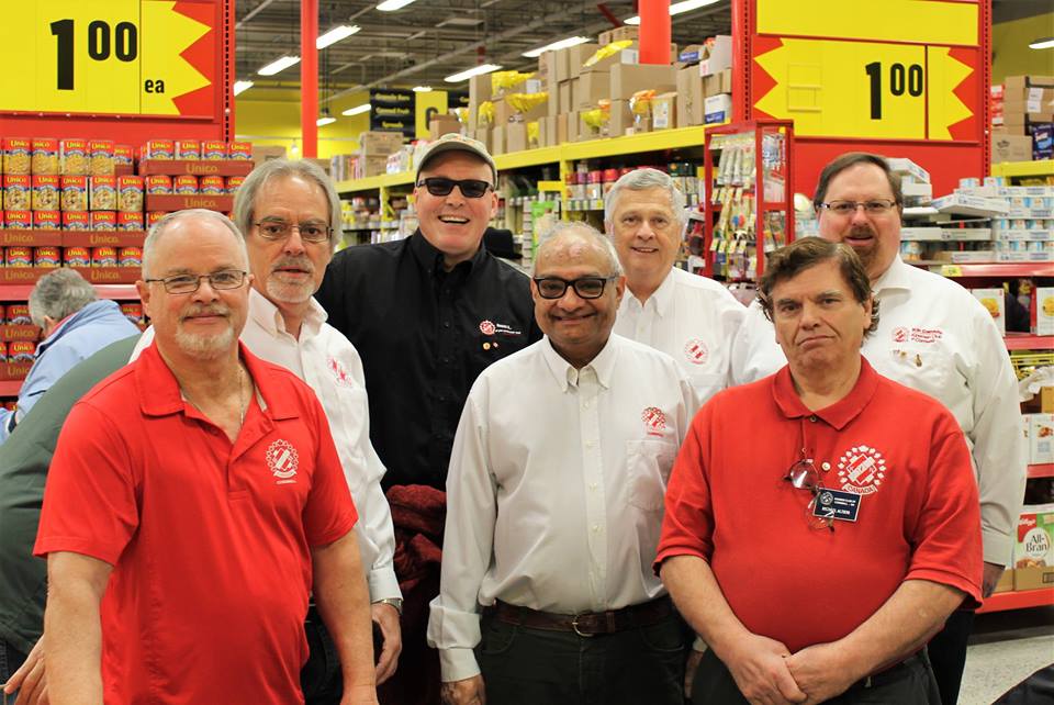 ferron_grant's tweet photo. National Day of Kindness - Cornwall Kinsmen with sponsor Adams Financial Inc. @ No Frills. Paid for their groceries! Free Coffee &amp; Cookies.

6,100 Kinsmen, Kinettes and Kin do these things all the time. #kincanada #proudtobekin #givebackhavefun #KINdness #PassItOn https://t.co/LDWep0WjlV
