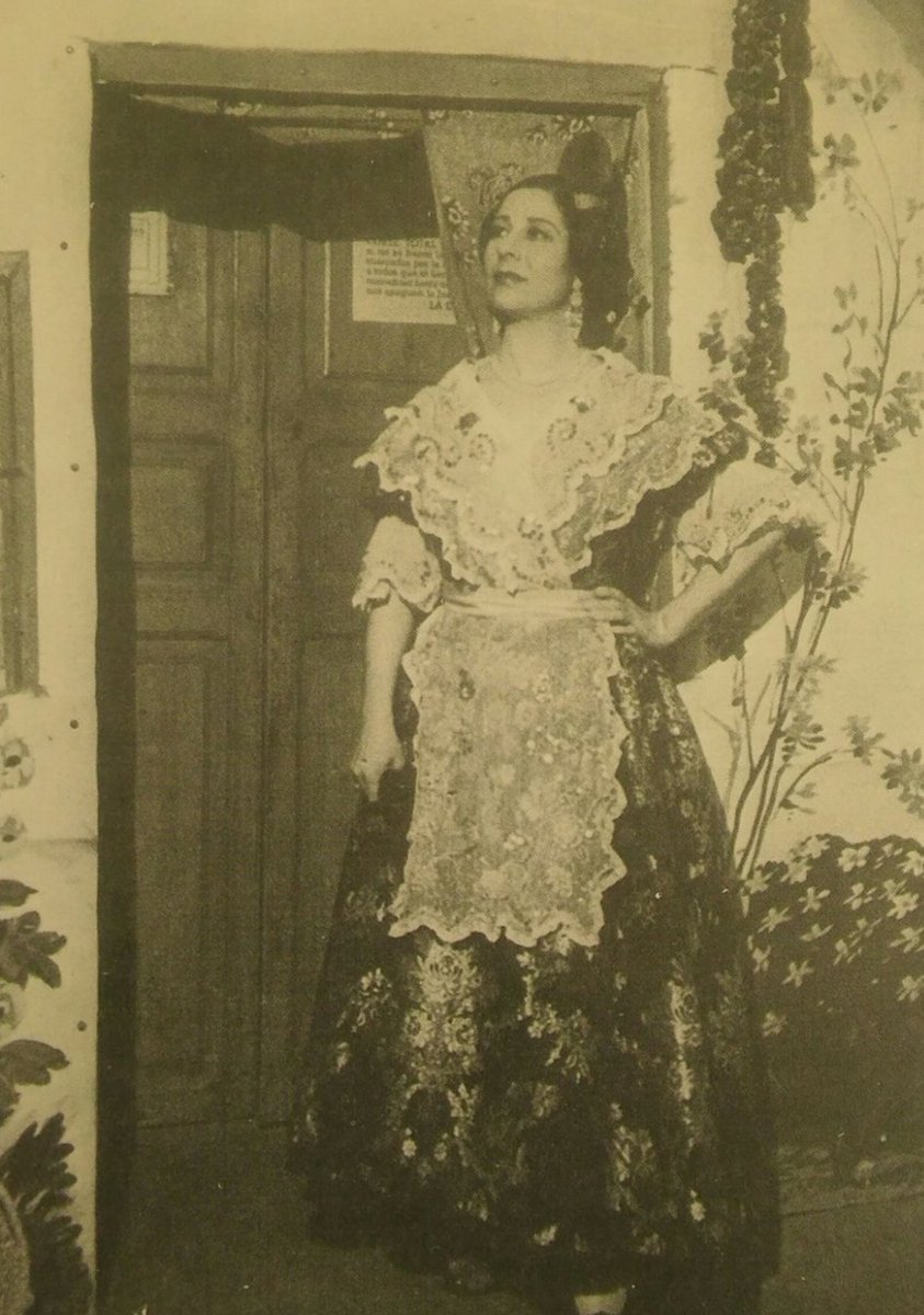 CoplaNueva's tweet photo. En un día como hoy, en el que Valencia llama al mundo a su fiesta, no podemos olvidarnos de que la mejor tonadillera de todos los tiempos Doña Concha Piquer, era Valenciana y fallera.
#LanuevaCopla
#Copla 
#CridaFalles19 https://t.co/A6LGaXXd6D