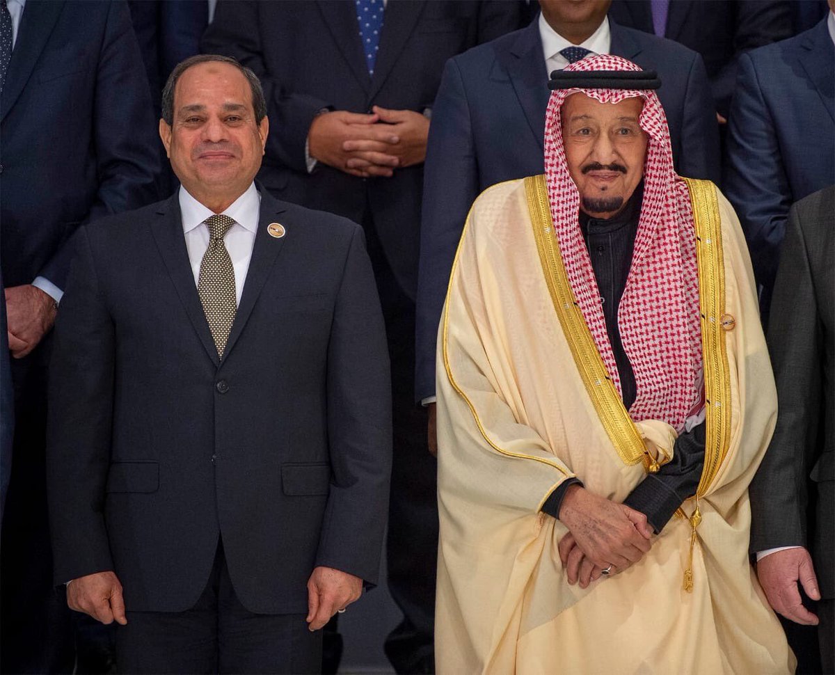 HashKSA's tweet photo. ⁧#خادم_الحرمين⁩ وقادة ورؤساء الدول المشاركة في القمة يلتقطون الصور التذكارية.
.
.

⁧#الملك_سلمان_في_القمة_العربية⁩ https://t.co/zA7oIaEsq8