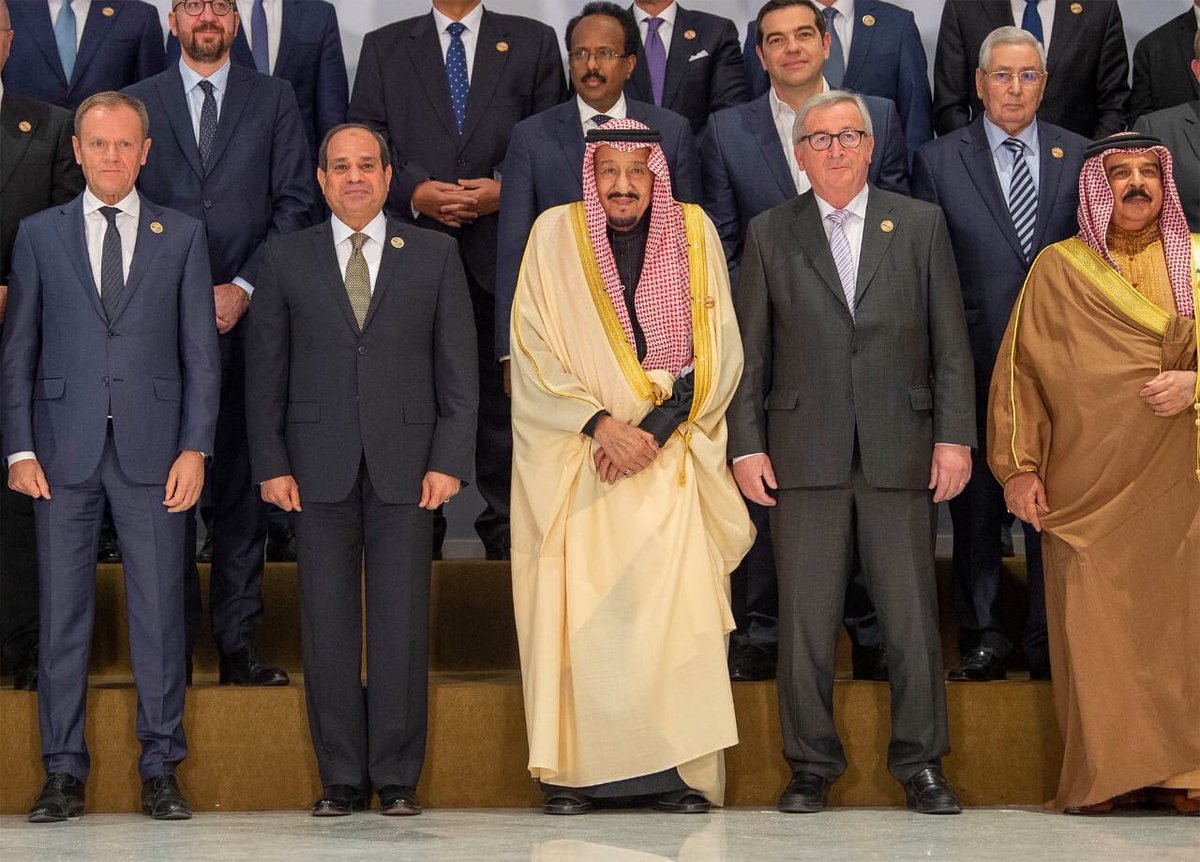 HashKSA's tweet photo. ⁧#خادم_الحرمين⁩ وقادة ورؤساء الدول المشاركة في القمة يلتقطون الصور التذكارية.
.
.

⁧#الملك_سلمان_في_القمة_العربية⁩ https://t.co/zA7oIaEsq8