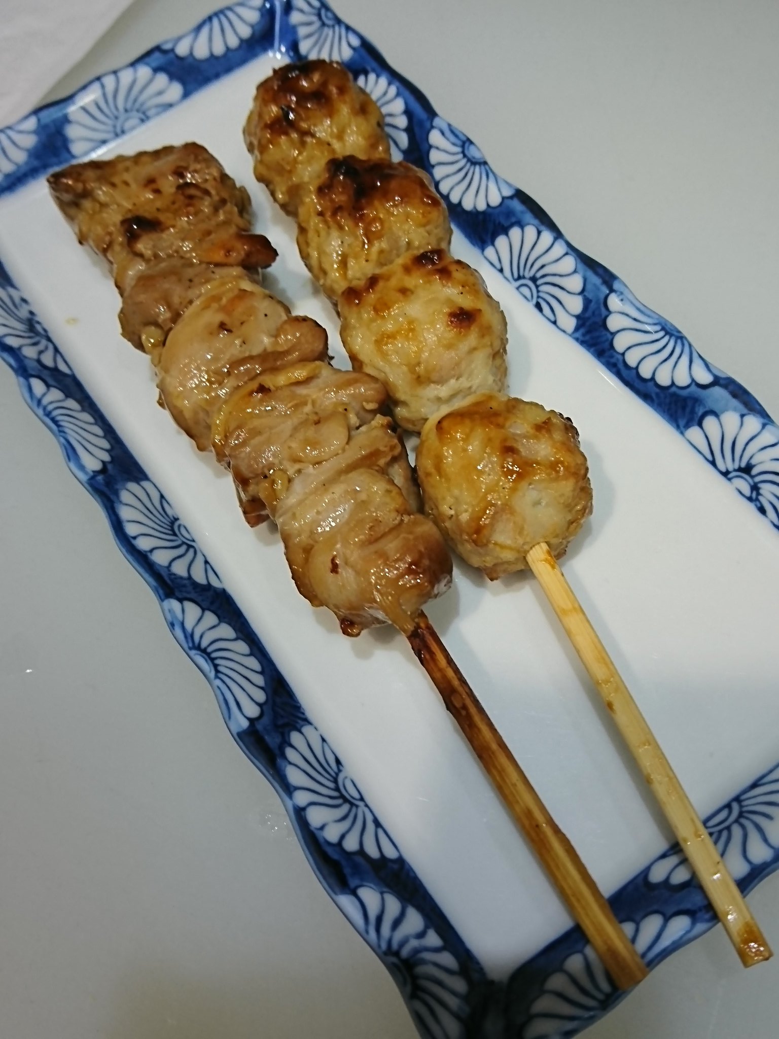 تويتر 黒かどや على تويتر セブンイレブンの炭火焼き鳥をレンジで温めてもクソ不味い から串焼き機で焼き直してみたら 見た目は旨そうになったけど やっぱり美味しくない コンビニのおでん 肉まん 揚げ物 アメリカンドッグのようには まだ焼き鳥は上手くいか