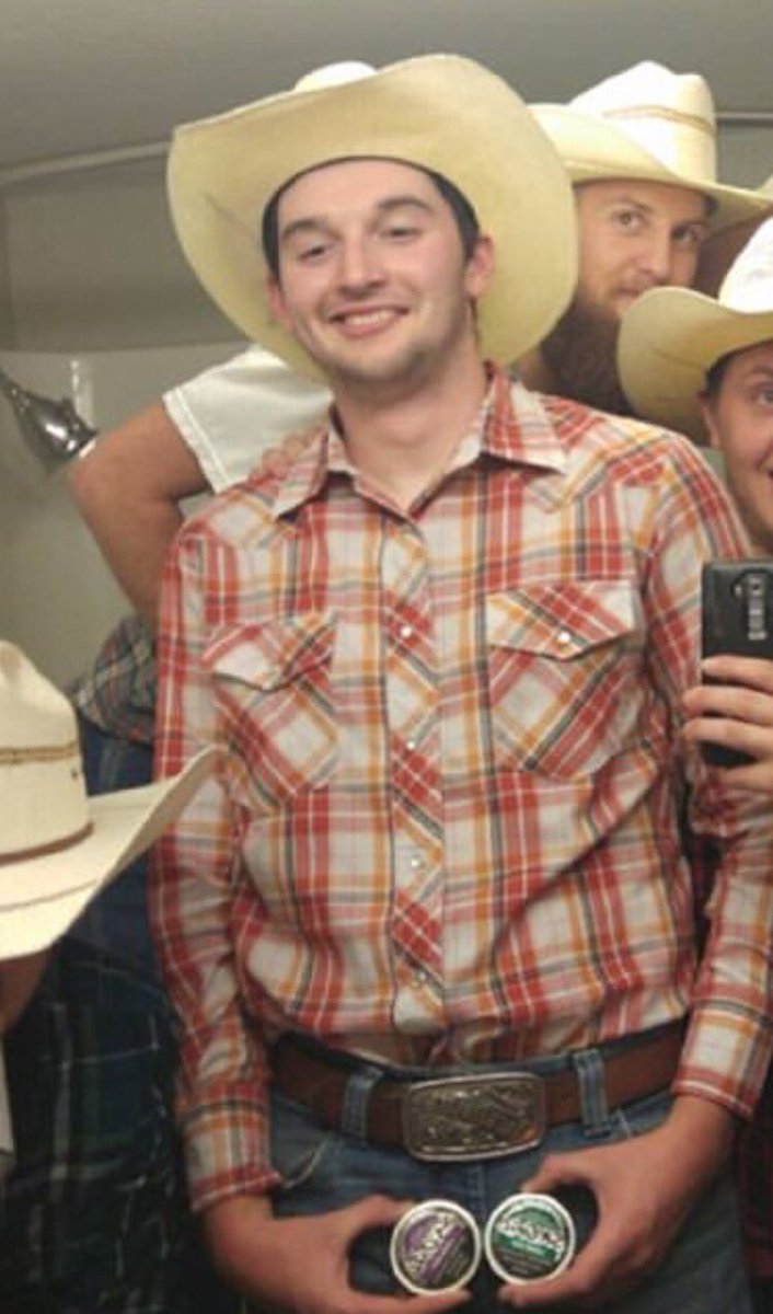 gabbyramirez11's tweet photo. When she says her favorite song is "save a horse ride a cowboy" @jtrane18 https://t.co/zRpdEEV7r5