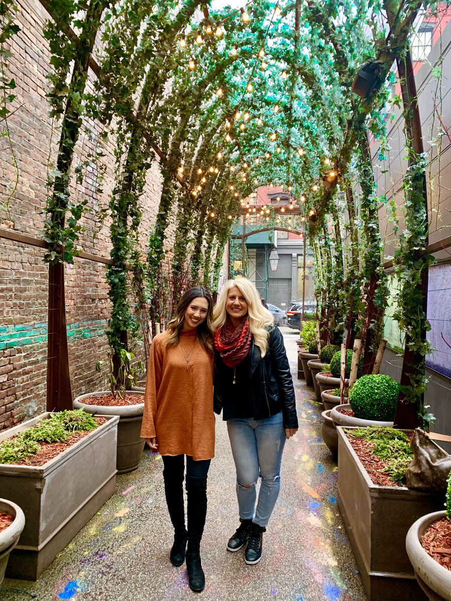 ktorch14's tweet photo. #NoMoKitchen .... you were as good as advertised. Same with your scenery! #SundayBrunching in the Big 🍎 https://t.co/liMqroEolI