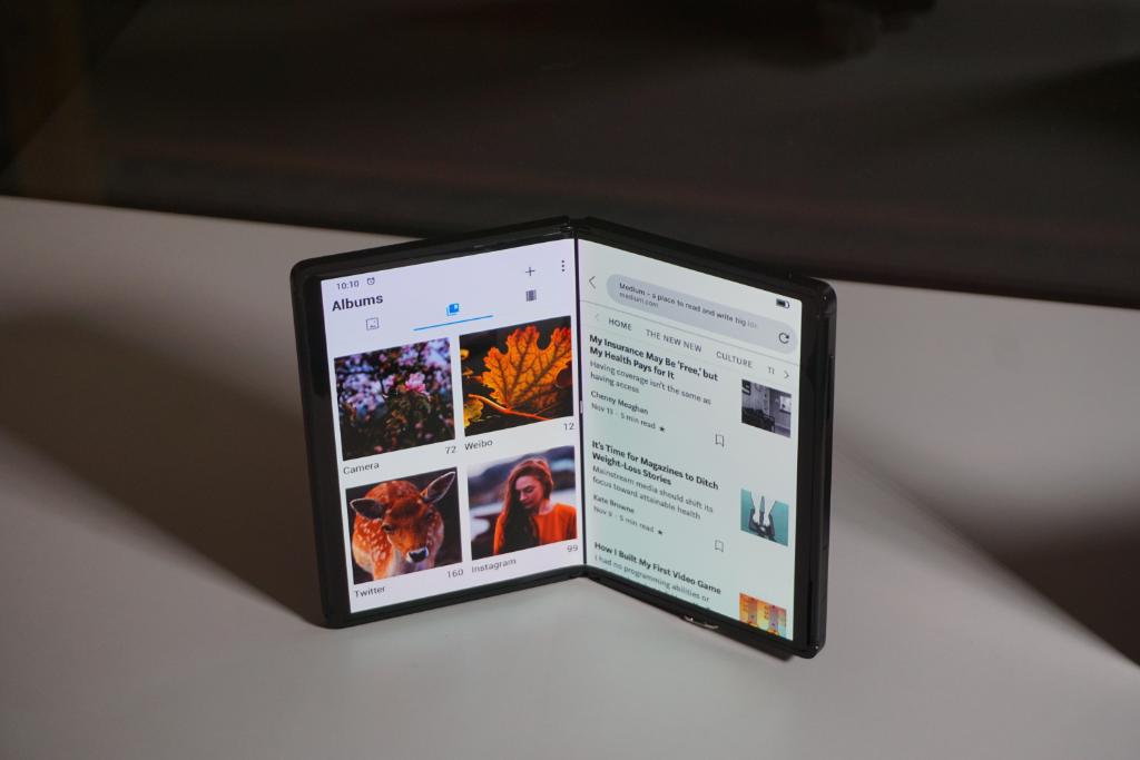 CNET's tweet image. This foldable phone wants to be the cheaper option to the Galaxy Fold #MWC19 cnet.co/2Ev0n13