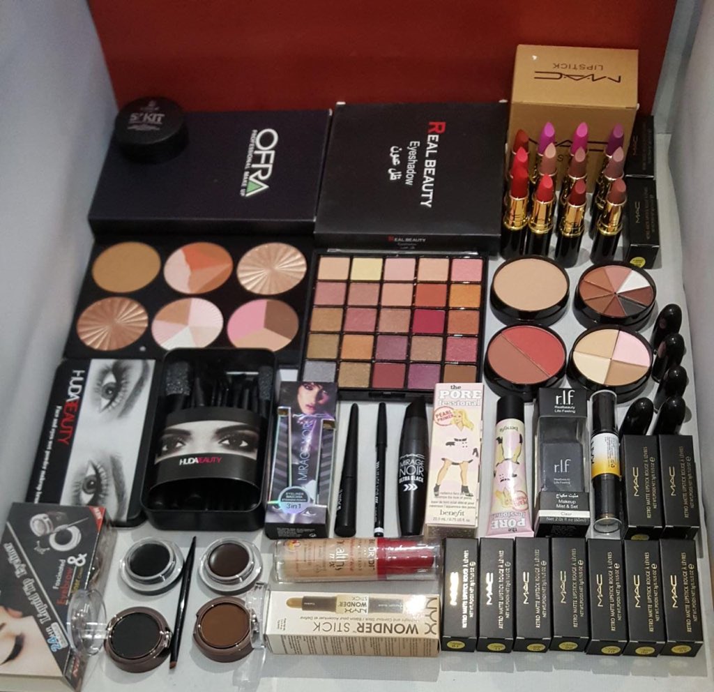 ( مكياج )
عرررض ب280 ريال فقط😍