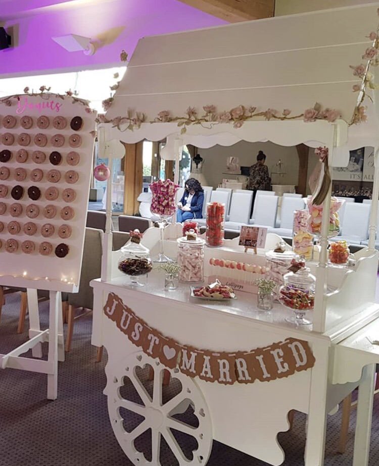 CartsByHelen's tweet photo. so nice to meet lots of lovely brides &amp; grooms today at the @whitehartlydgte wedding fair. Lots of bookings taken 🍭🍩❤️ Featuring our new donut wall by @AlsJoinery https://t.co/ArGM4NSgxe