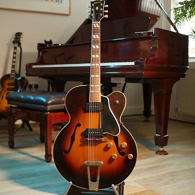ATBGuitars's tweet photo. Hope youre all having a pleasant #gibsunday. How's about this rare #sprucetop 1954 #gibsones350. Four knob configuration, only made for a few years. Don't really understand why, great guitar!
#vintageguitar #vintageguitars #vintageguitarmagazine #… https://t.co/Ol0WnxDkEL https://t.co/Vnlgb5mAvs