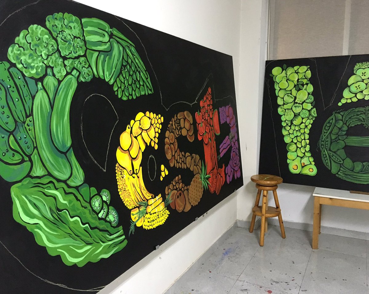 carolpravia's tweet photo. 🌰🍒🍉más detalles del #mural 🍌🥒🥦 #trabajoenproceso #crominando #coloreando #acrílicos 〰️〰️en cinco metros caben muchas #frutas y #verduras 〰️〰️ #pravia #workinprocess #painting #fruitcharacters #crazytipography #rotulacion @CostaverdeF https://t.co/nJgKjMngyA