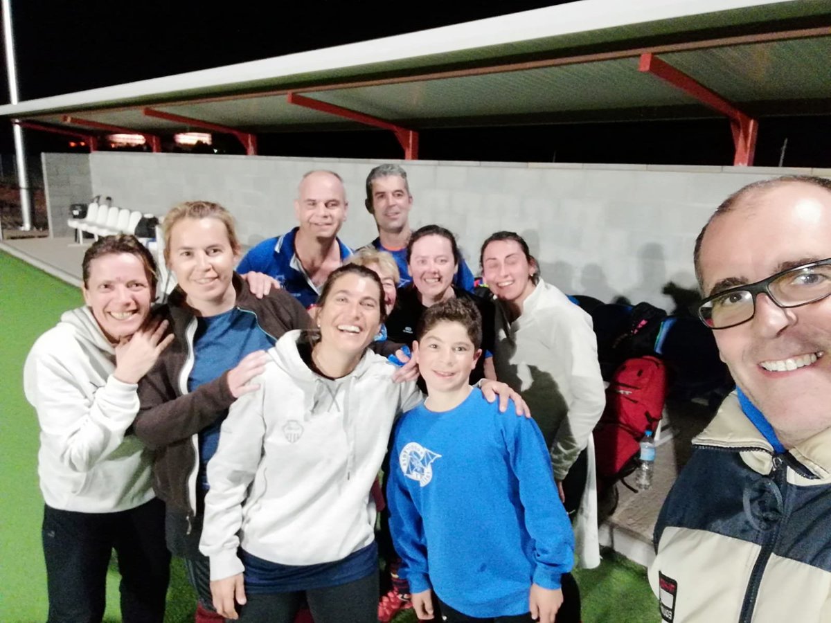 Primer entreno de l’equip “Juvenil A” de les #SenYoresDosPuntZero. 
#RoadToMadrid
#SasaLadies 
#mastershockey