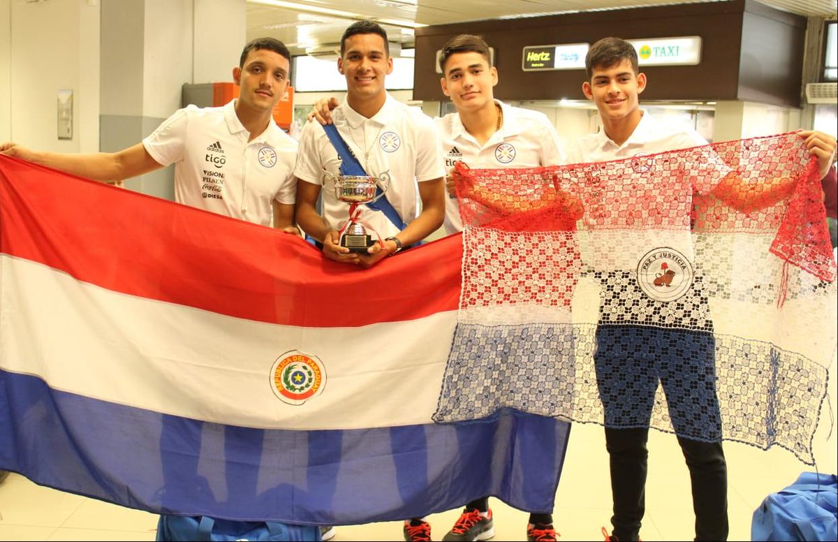 Albirroja's tweet photo. ⚪🔴 La #AlbirrojaSub17, que se coronó campeón del Triangular Internacional Chile 2019, volvió al país, para continuar con su preparación de cara al Sudamericano de la categoría. https://t.co/AwgpLvAs3F 👏🏼🏆 #VamosParaguay 🇵🇾 https://t.co/OWVRCbfEsg