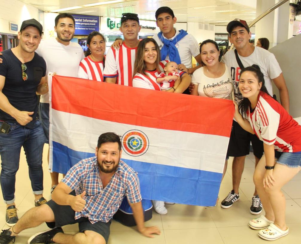 Albirroja's tweet photo. ⚪🔴 La #AlbirrojaSub17, que se coronó campeón del Triangular Internacional Chile 2019, volvió al país, para continuar con su preparación de cara al Sudamericano de la categoría. https://t.co/AwgpLvAs3F 👏🏼🏆 #VamosParaguay 🇵🇾 https://t.co/OWVRCbfEsg