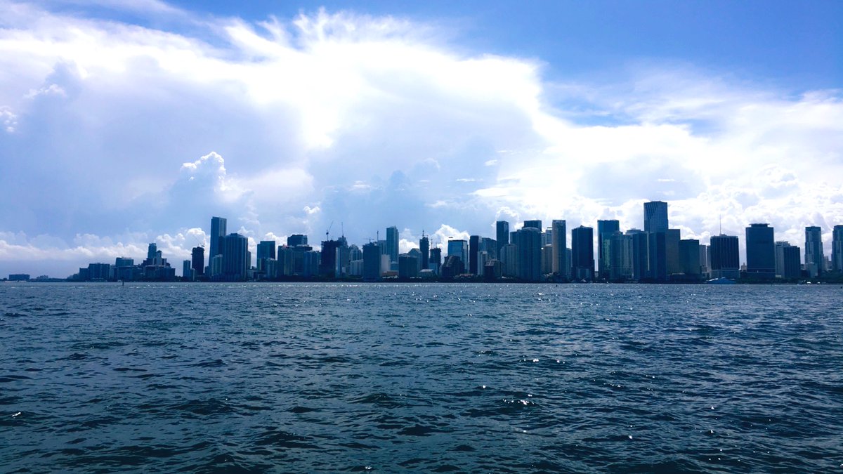 LadyOrtiz_'s tweet photo. I miss my city soooo much!!! #305forever #homesick https://t.co/HqEUf4RGOD