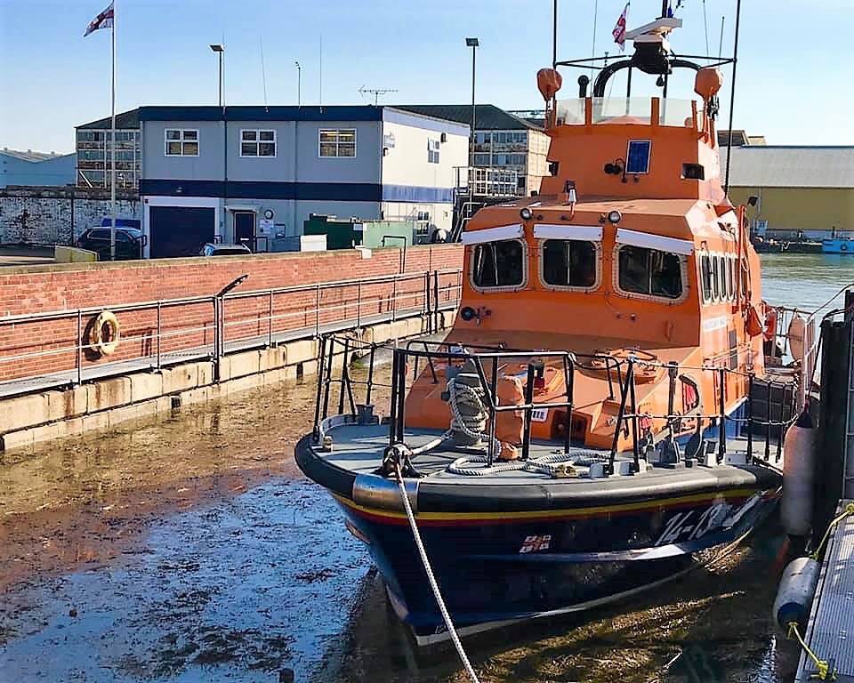 Lifeboat1413's tweet photo. With the big tides this week it was possible to get a photo of the ALB and the boathouse in the same shot which does not happen very often. Thanks to Neil Withers our Area Manager for the pictures. https://t.co/waCT3FRmHL