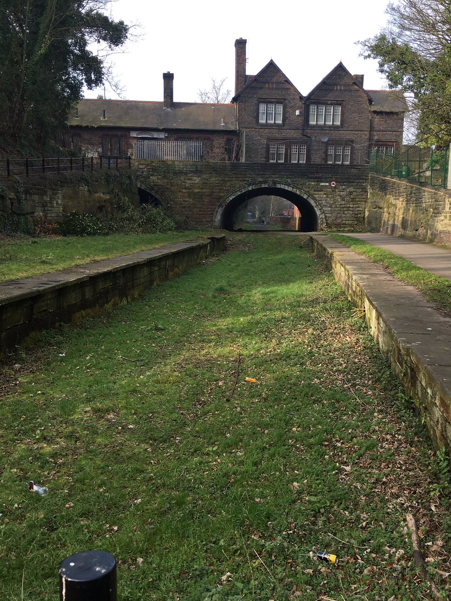 lpoolunderlined's tweet image. Walked The Ralla from Hunts Cross to Aintree. Misty at first but lovely and sunny later. So many songbirds and spring flowers. Old stations and bridges to admire. Spotted a buzzard bear the M62. Get out the house and go for a walk. #liverpoolloopline