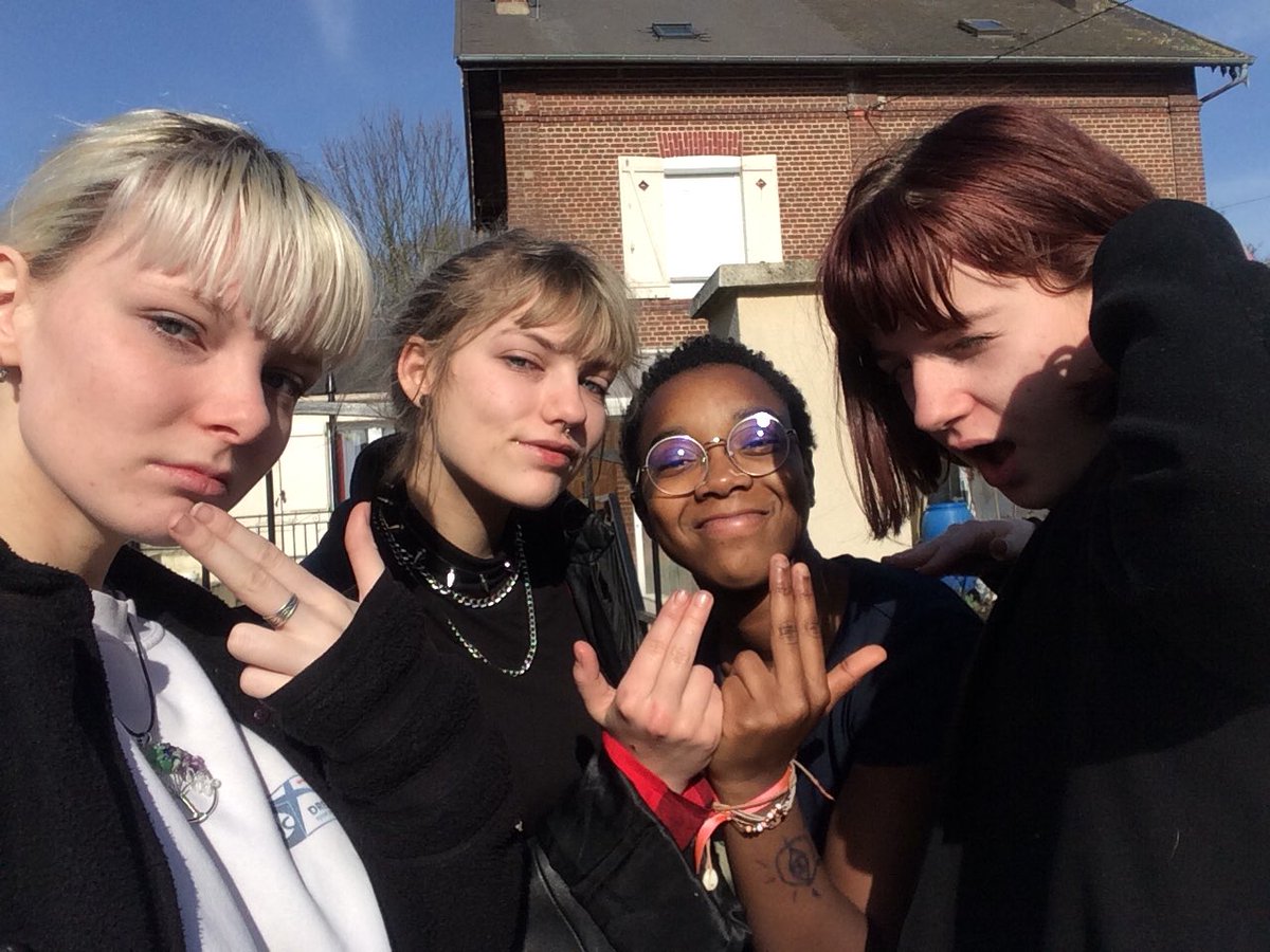 piratequiboit's tweet photo. #PostYourBestFriends j’ai les meilleur.e.s à mes côtés 🌟 https://t.co/BH8rYMKBPa