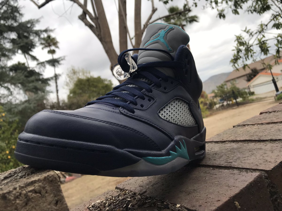 TruthVintageCo's tweet photo. Brand New Yeezy 700 Wave Runners🌊 &amp; Air Jordan 5’s Pre-Grapes🤩🔥Check Link in Bio❗️❗️ https://t.co/BC9T5V0URg