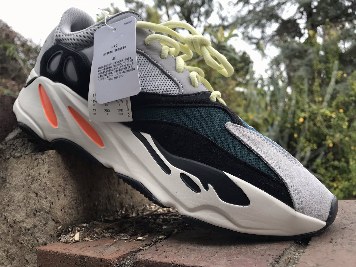TruthVintageCo's tweet photo. Brand New Yeezy 700 Wave Runners🌊 &amp; Air Jordan 5’s Pre-Grapes🤩🔥Check Link in Bio❗️❗️ https://t.co/BC9T5V0URg