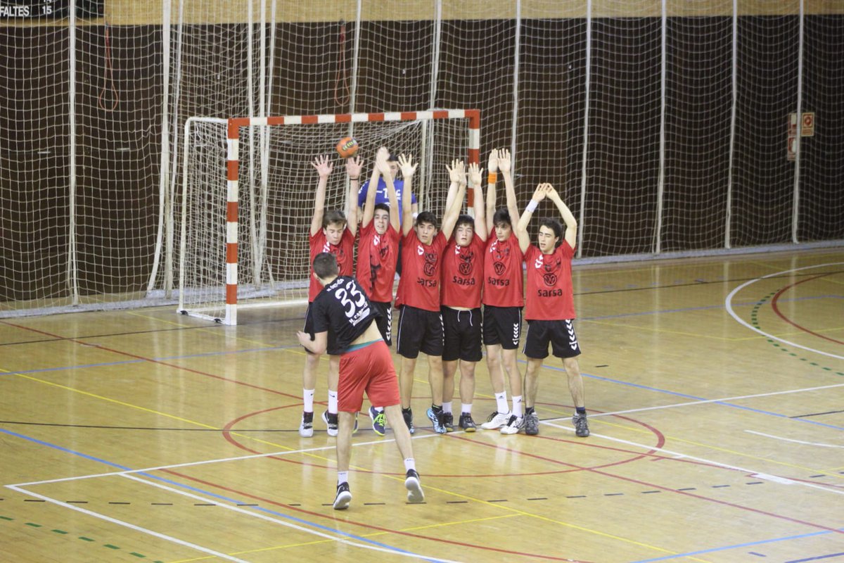 hstcugat's tweet photo. #LligCat Cadet masculí
Cadet A 47 - 26 @CHCardedeu
L'equip entrenat per Jordi Tomàs recupera sensacions en el seu debut a la lliga A2.
Victòria plàcida per seguir aprenent.
Som-hi!
#SantCugat #Handboldelbo #HSC #Victòriesrevitalitzadores #Cadet #Nousobjectius https://t.co/xU8WBAqAbx