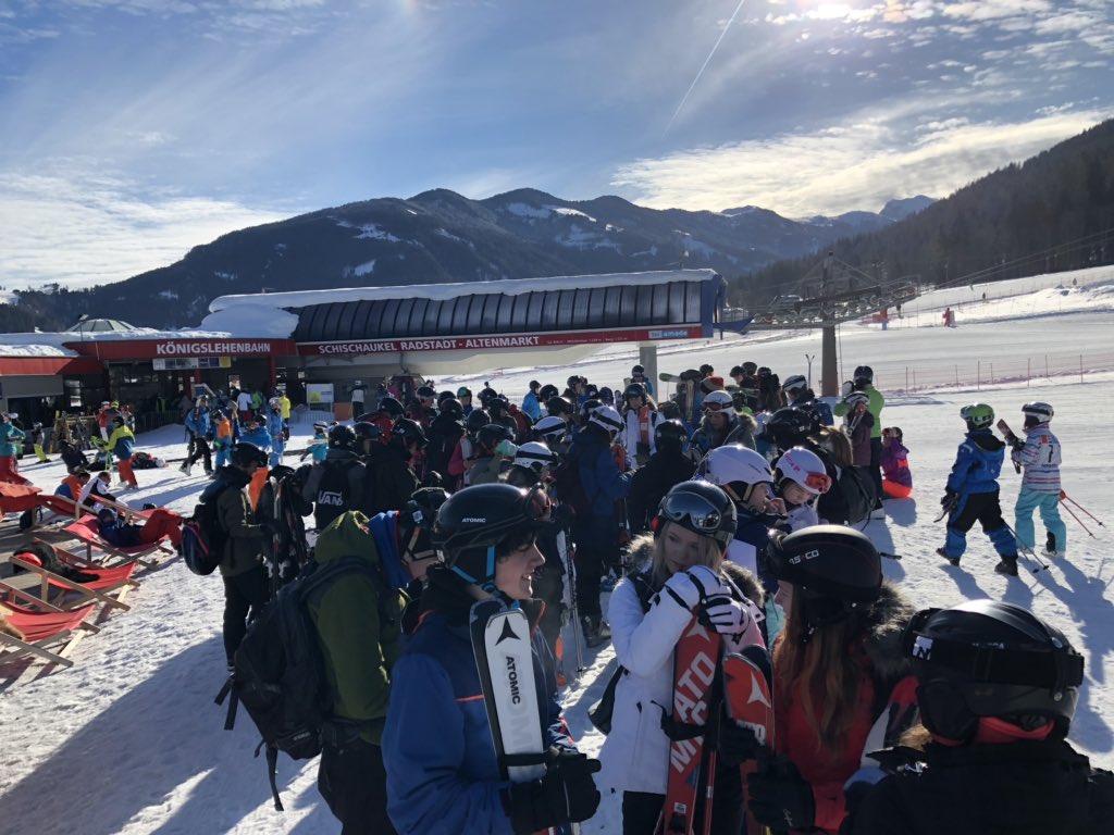 Day 1 of the skiing ended well today! Amazing weather ❄️🎿⛷