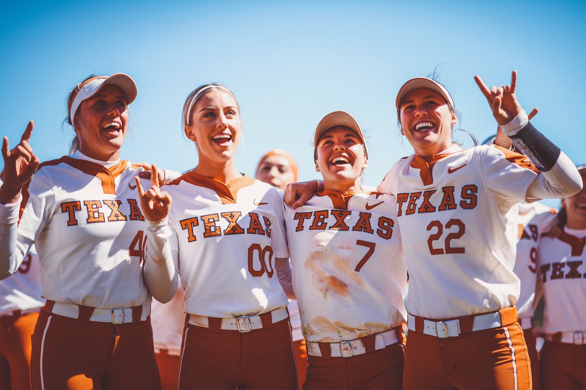 TexasLonghorns's tweet photo. 3-0 Sunday 😎

#HookEm🤘 https://t.co/Uh0Wbyl3jA