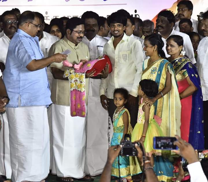 AmmkMukund's tweet photo. 33,000 பேருக்கு நலத்திட்ட உதவிகள் வழங்கும் புரட்சித்தலைவி அம்மா அவர்களின் பிறந்த நாள் விழா மாநாட்டில் மக்கள்செல்வர் திரு.TTV தினகரன்,MLA அவர்கள்..
#AMMA71 | #TTVDhinakaran | #Perambur | #AMMK
#ammkitwing
@TTVDhinakaran 
@ThangaTamilSelv https://t.co/pyAo8Ryjvp