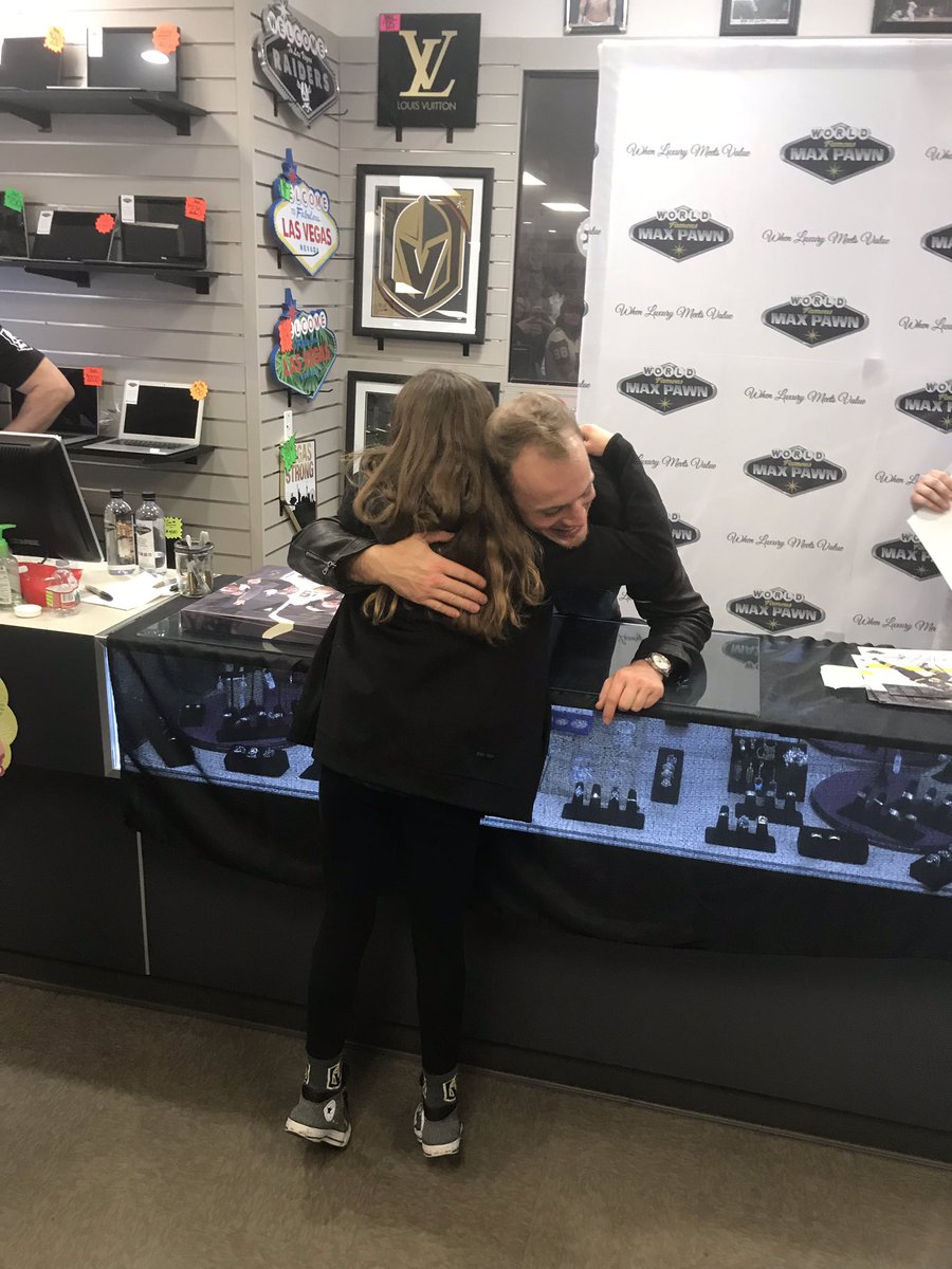 sfran_23's tweet photo. Thank u @nateschmidt29 for bringing another smile to my daughters face #bestfriends. @GoldenKnights @maxpawn https://t.co/hN2YeoOtLS