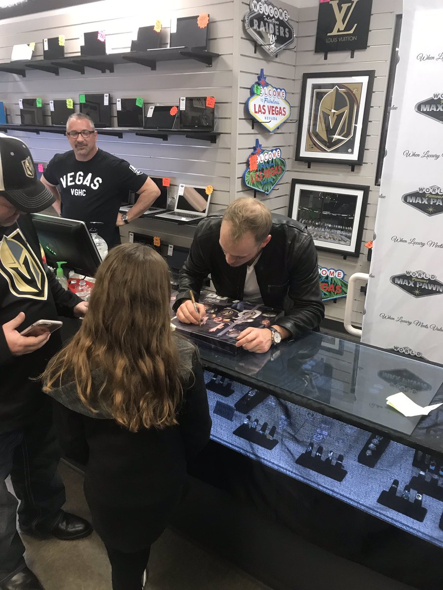 sfran_23's tweet photo. Thank u @nateschmidt29 for bringing another smile to my daughters face #bestfriends. @GoldenKnights @maxpawn https://t.co/hN2YeoOtLS