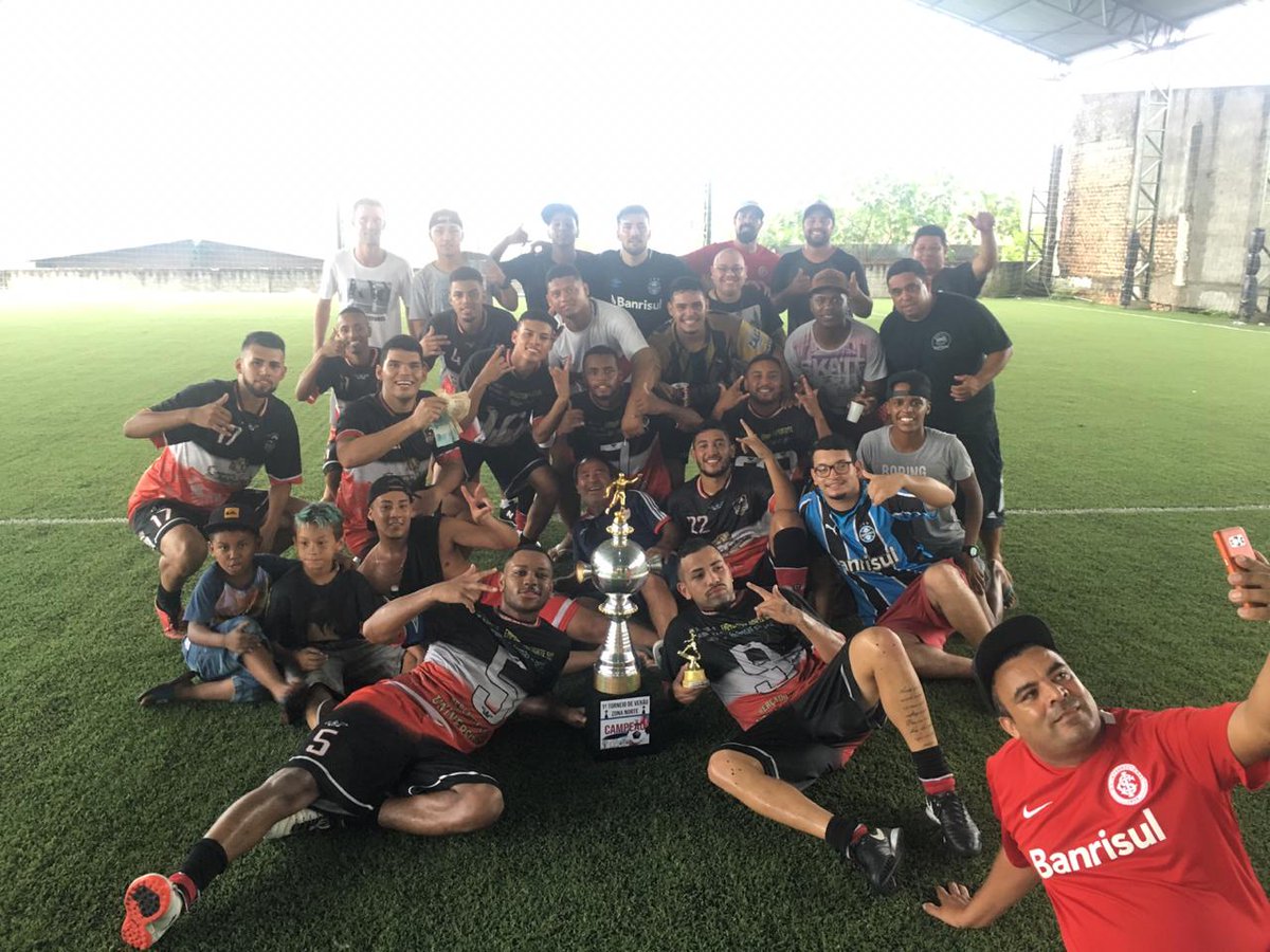 kimersonth's tweet image. Que dia, que festa! É bom ser campeão, melhor ainda quando é ao lado dos meus, eu to realizado de verdade! E digo mais, é só o começo... #timedeamigos 🥇