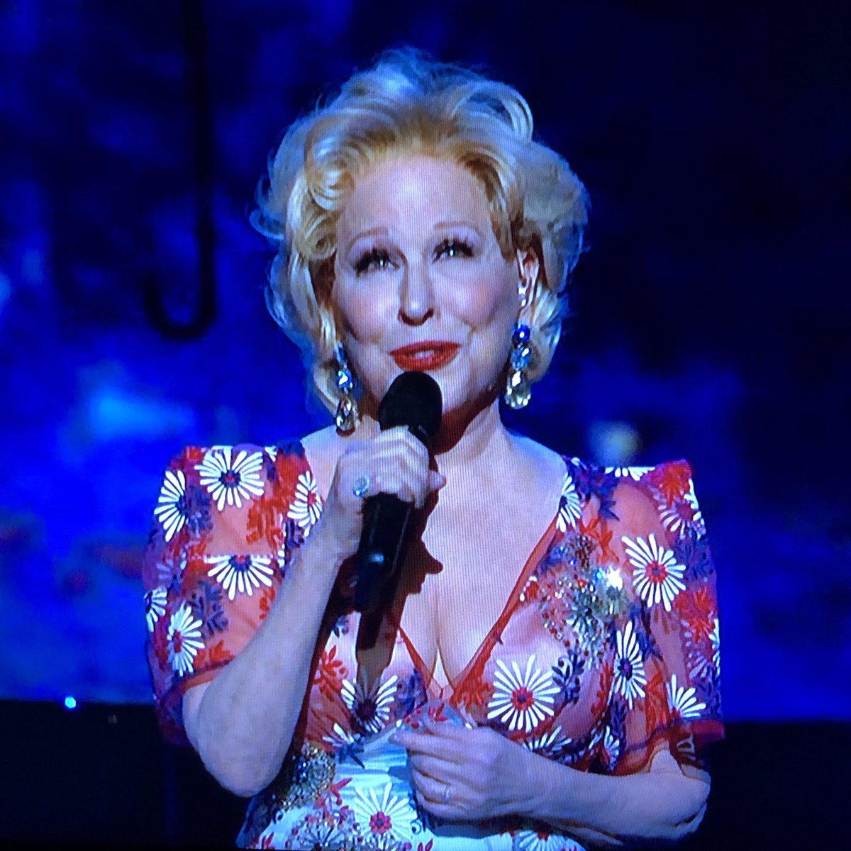 Oh, <a href="/BetteMidler/">Big Bette</a>, you get to me every time. Just stunning.❤️😪