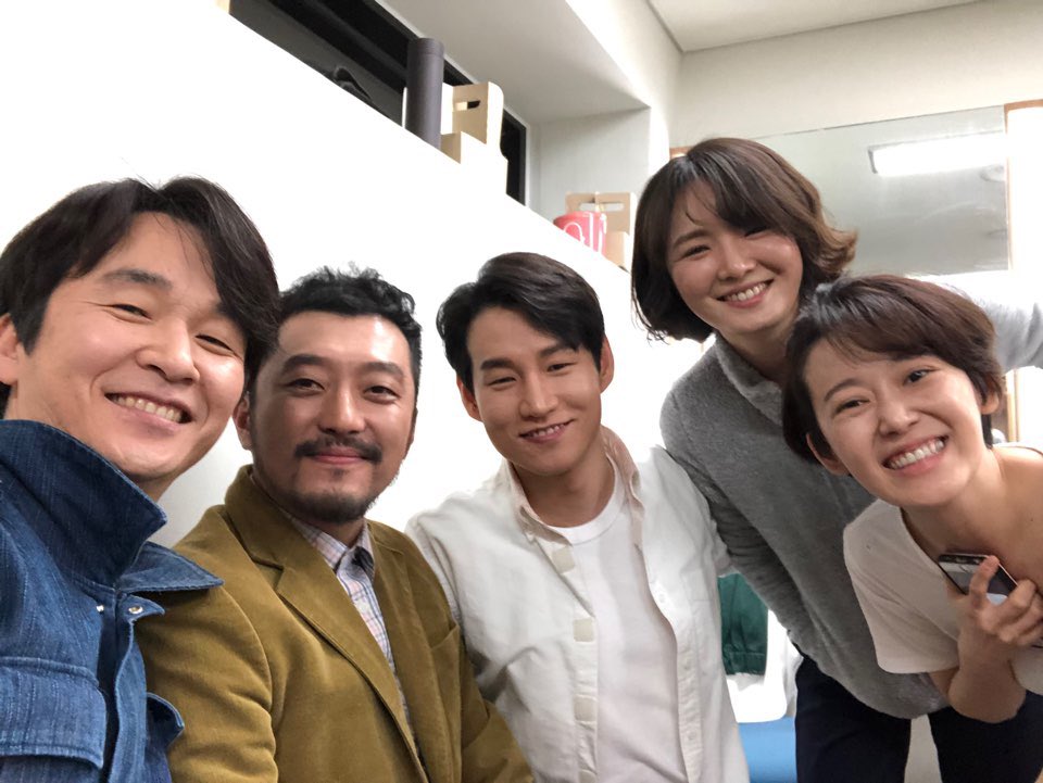 3.1운동 100주년 행사 연습으로 전투기들이 날아다니고 있는게, 저희 집 식탁에서도 너무 잘 들려요. 이제 한번 남음 '알레포'가 생각나네요..  사진은 어제 '서울' 공연 전이에요