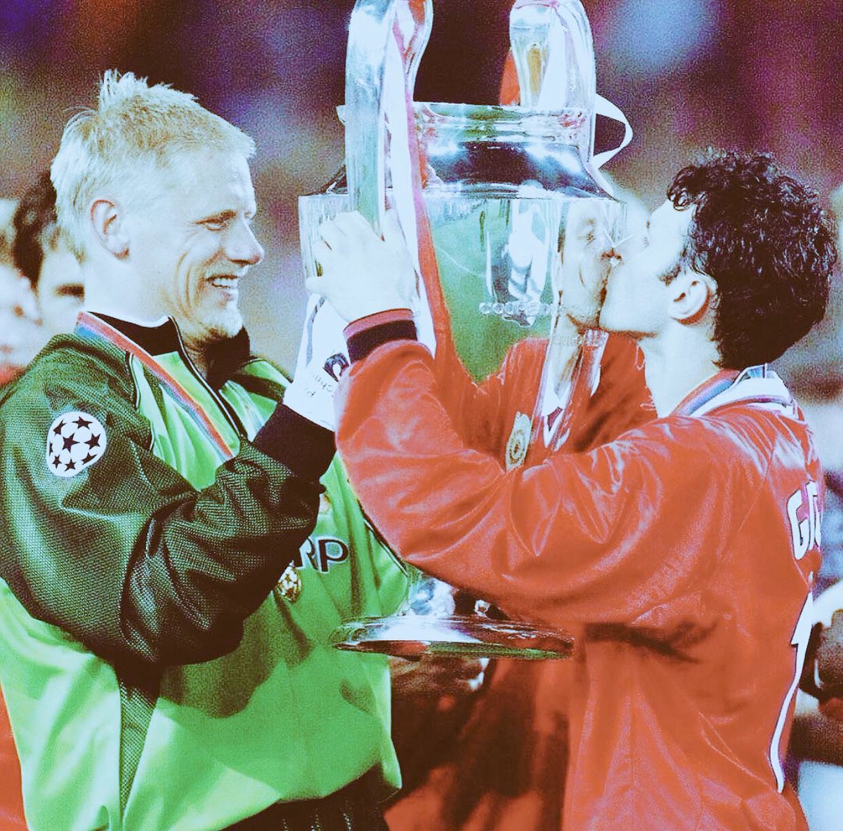 VintageGiggs11's tweet photo. The Big Dane and the welsh wizard... Golden Memories 👏 #Legends #giggsthegreatdane #giggslegend ❤️❤️ https://t.co/WheTOPs3lR