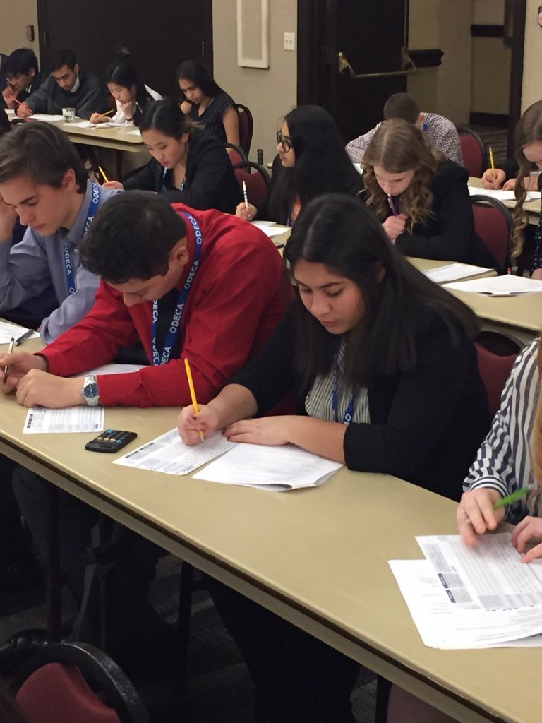 PhoenixDECA's tweet photo. Final testing session-Hospitality #ptown #ORSCDC2019 #deca #oregondeca https://t.co/jFIYnhdT8i