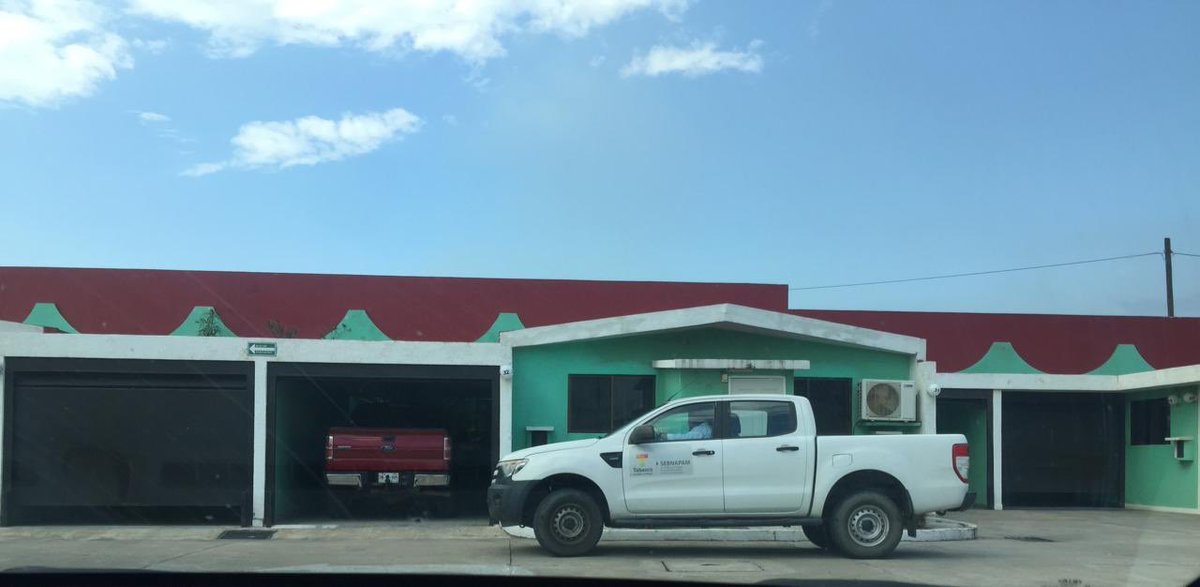 UberTabasco's tweet photo. No arriesgues tu chamba, nosotros te llevamos al motel y tú concéntrate en lo importante 

#UberTabasco https://t.co/8rEp0FUsCF